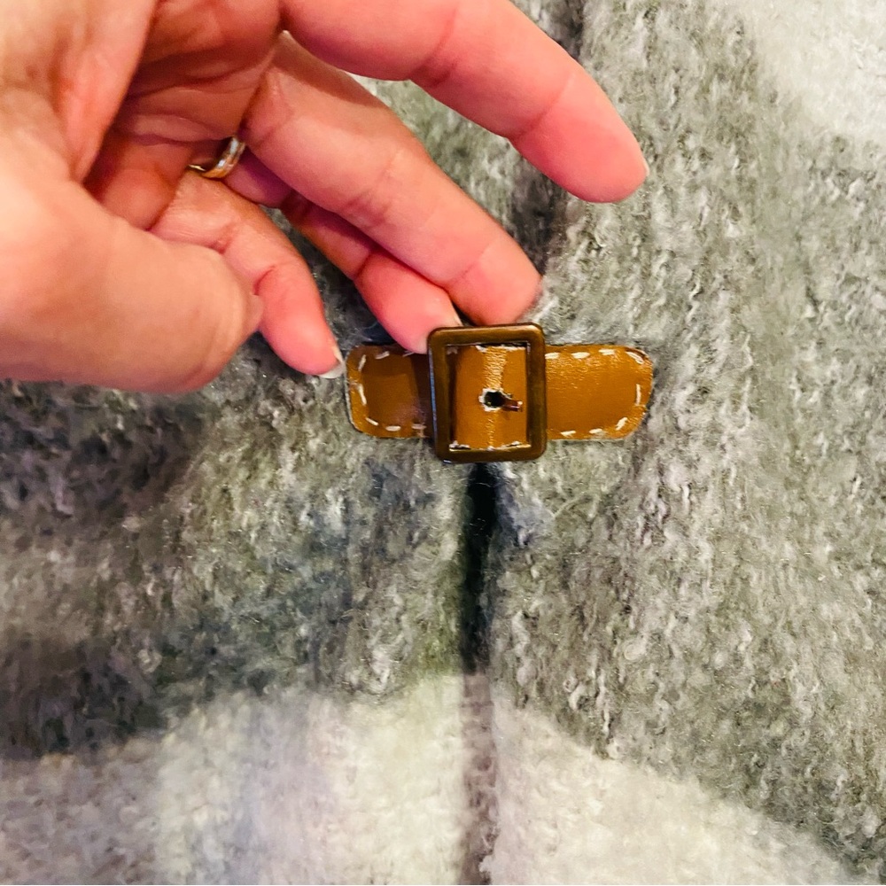 ⭐️ AERIE Gray Oversized Poncho - Picture 7 of 7